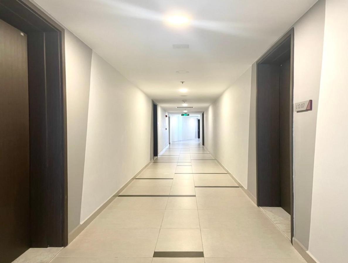 Compass One Building - Luxury Apartments Ap Phu Tho Exterior photo